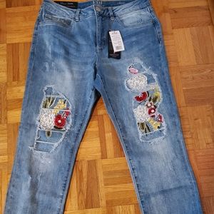 FDJ NWT Olivia Slim Leg Emblished Ankle Jean. Mid Rise Size 12.